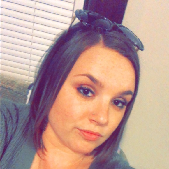 Meet your Posher, Sabrina - Picture 1 of 1